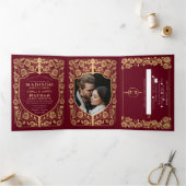 Goud Rood Zwaard Schild Middeleeuwse Fantasy Weddi Drieluik Uitnodiging (Binnen)