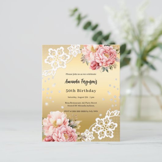 Goud roze bloemstukken 50e verjaardag uitnodiging (Staand voorkant)