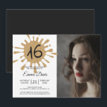 Goud spetterende Sweet 16 16e verjaardagsfeest fot Kaart<br><div class="desc">Een moderne zoete 16 verjaardagsfeest foto uitnodiging met een gouden glitter spetter en het nummer 16 in moderne typografie. Stuur deze glamoureuze gouden glitter en zwarte uitnodiging voor het 16e verjaardagsfeest naar uw familie en vrienden. Voeg eenvoudig uw foto en persoonlijke details toe aan deze uitnodiging voor het zestiende verjaardagsfeest....</div>