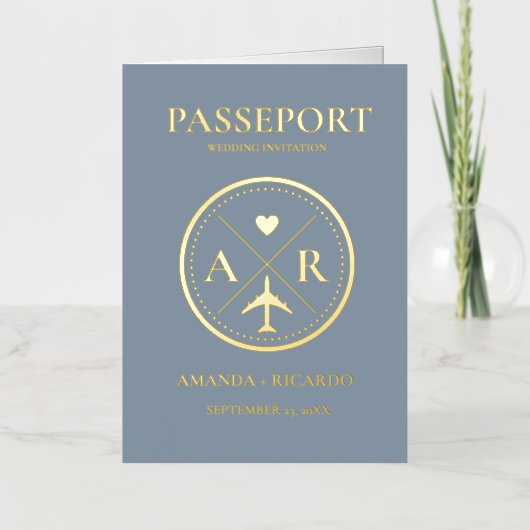 Goud & Stoffig Blauw Paspoort Bruiloft Uitnodiging (Voorkant)