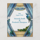 Goud, twee pacocks, veren op Emerald Green Silk Aankondigingskaart (Voorkant)