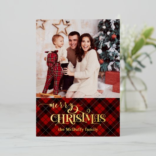 Goud Vrolijk Kerstfeest op Rode Tartan Foto Folie Feestdagenkaart (Staand Voorkant)