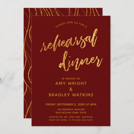 Goud Waves Handschrift Burgundy Rehearsal Dinner Kaart (Voorkant / Achterkant)