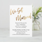 Goud We Zijn Getrouwd Bokeh Zwarte Achter Ontvangs Kaart (Staand voorkant)