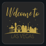 Goud Welkom bij Las Vegas geschenk mand bruiloft Vierkante Sticker<br><div class="desc">Deze stijlvolle welkom sticker,  geplaatst op uw welkomsttas of mand in hun accommodatie,  is een mooie manier om uw gasten uit de stad te bedanken voor de reis die ze moesten doen om naar uw Las Vegas bruiloft te komen.</div>