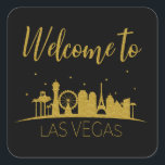 Goud Welkom bij Las Vegas geschenk mand bruiloft Vierkante Sticker<br><div class="desc">Deze stijlvolle welkom sticker,  geplaatst op uw welkomsttas of mand in hun accommodatie,  is een mooie manier om uw gasten uit de stad te bedanken voor de reis die ze moesten doen om naar uw Las Vegas bruiloft te komen.</div>