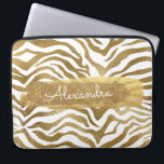 Goud & Wit Zebra Dierenprint met Gouden Glitter Laptop Sleeve<br><div class="desc">Gouden en witte Zebra Animal Print met Gouden Glitter Monogram Naam Hoesje. Dit hoesje kan worden aangepast om uw voornaam op te nemen.</div>