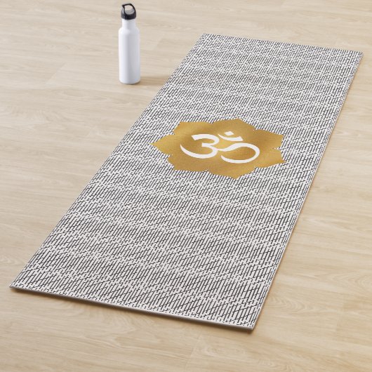 Goud & Witte Lotus Bloem met Ohm Symbool Yogamat (In situ)