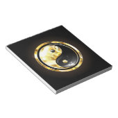 Goud Yin Yang op zwart Notitieblok (Schuin)