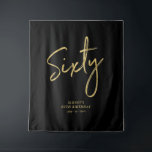 Goud & Zwart 60e Verjaardagsfeest Achtergrond Tapi Wandkleed<br><div class="desc">Dit moderne tapijt is perfect voor een chic zwart en goud 60e verjaardagsfeest. Je gasten zullen genieten van het maken van een foto met deze verfijnde feestelijke achtergrond en zullen je speciale dag niet vergeten. Het ontwerp bevat een gouden kwastschrift "Zestig" met aangepaste tekst. Je kunt de naam, het evenement...</div>