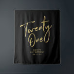 Goud & Zwarte 21e Verjaardagsfeest Achtergrond Tap Wandkleed<br><div class="desc">Dit moderne tapijt is perfect voor een chic zwart en goud 21e verjaardagsfeest. Je gasten zullen genieten van het maken van een foto met deze verfijnde feestelijke achtergrond en je speciale dag onthouden. Het ontwerp bevat een gouden kwastschrift " Twenty One " met aangepaste tekst. Je kunt de naam, het...</div>