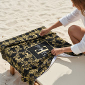 Goudblad en zwarte luxe | Aangepast monogram Strandlaken