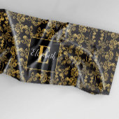 Goudblad en zwarte luxe | Aangepast monogram Strandlaken