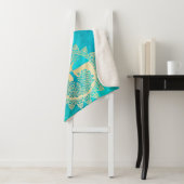 goudboom op Turquoise Sherpa Deken (In situ)