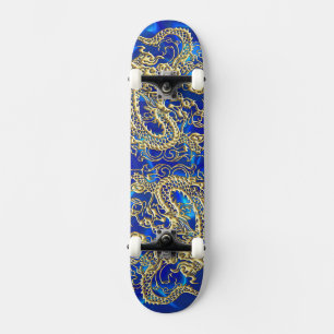 Gouddraak in reliëf op blauwzijplaat skateboard