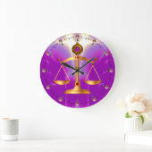 GOUDE SCHALEN VAN HET RECHT MET GEM STONES, rechts Grote Klok (Huis)