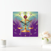 GOUDE SCHALEN VAN HET RECHT MET GEM STONES, rechts Vierkante Klok (Huis)