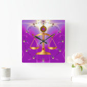 GOUDE SCHALEN VAN HET RECHT MET GEM STONES, rechts Vierkante Klok (Huis)