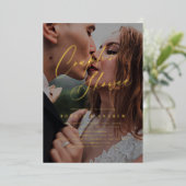 Goudelegante moderne scriptfoto's douchen folie uitnodiging (Staand Voorkant)