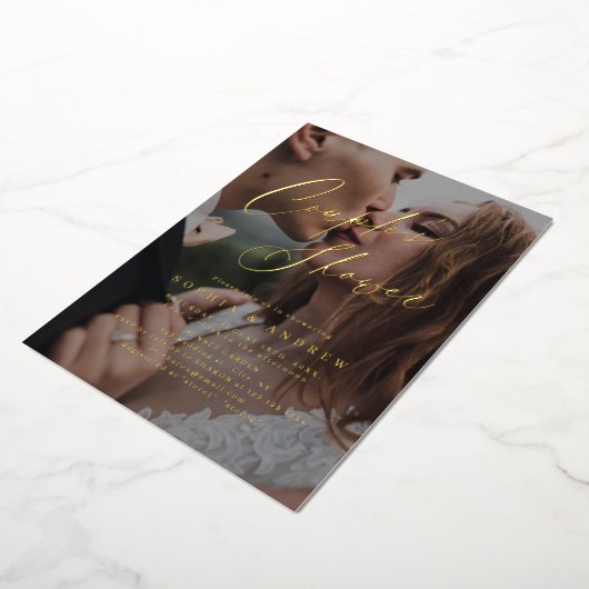 Goudelegante moderne scriptfoto's douchen folie uitnodiging (Gedraaid)