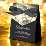 Gouden 60e verjaardagsfeestje 70's Disco Ball Bedankdoosjes<br><div class="desc">Verhoog uw 60ste verjaardagsviering met onze Gold 70's Disco Ball Favor Box, ontworpen om een pop van kleur en retro flair aan uw feest toe te voegen. Deze gunst box is de perfecte aanvulling op een disco-thema bash of elk evenement waar je een vleugje nostalgie uit de jaren '70 wilt...</div>