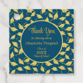 Gouden afstudeerdopjes gegooid op blauw gepersonal bedankjes labels (Voorkant)