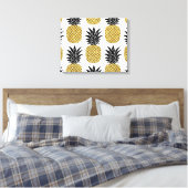 Gouden ananassen: Handgetekend wit naadloos. Canvas Afdruk (Insitu (Slaapkamer))