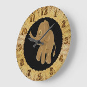 Gouden baby olifant kijkt naar de hemel grote klok (Hoek)