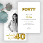 Gouden ballon 40e verjaardag foto uitnodigen kaart<br><div class="desc">Hallo Zeg tegen fantastische veertig met deze elegante gouden ballon 40e verjaardag foto uitnodiging! Met het woord "FORTY" in vette faux gouden folie ballonletters en een ruimte voor uw favoriete foto, brengt dit moderne ontwerp een leuke, gepolijste touch aan uw mijlpaalfeest. Pas eenvoudig de naam, datum, tijd en RSVP aan...</div>