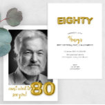 Gouden ballon 80e verjaardag foto uitnodigen kaart<br><div class="desc">Eer acht decennia van leven, liefde en nalatenschap met deze elegante gouden ballon 80e verjaardag foto uitnodiging. Met "TACHTIG" in gedurfde fgoudkleurige folie ballonletters en ruimte voor een gepersonaliseerde foto, is dit verfijnde ontwerp volledig bewerkbaar om bij uw feest te passen. Voeg met gemak de naam van uw honoree, partijgegevens...</div>