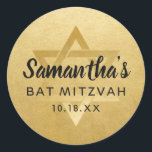Gouden Bar Mitzvah Bat Mitzvah Ster van David Naam Ronde Sticker<br><div class="desc">Elegante moderne klassieke bat mitzvah-stickers met aangepaste naam, datum en Ster van David. Deze stijlvolle bar mitzvah favor tagstickers geven een klassieke uitstraling als enveloppenzegels of op doe-het-zelf bar en bat mitzvah-feestversieringprojecten. --- Klik op VERDER AANPASSEN om de tekstkleur, het lettertype of de positie te wijzigen. Gebruik de functie "Dit...</div>