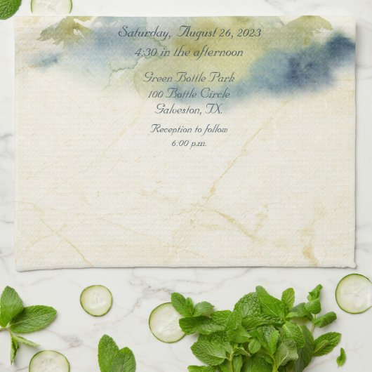 Gouden Berg Achtergrond Groene Blauwe Bomen Uitnod Theedoek (Gevouwen)