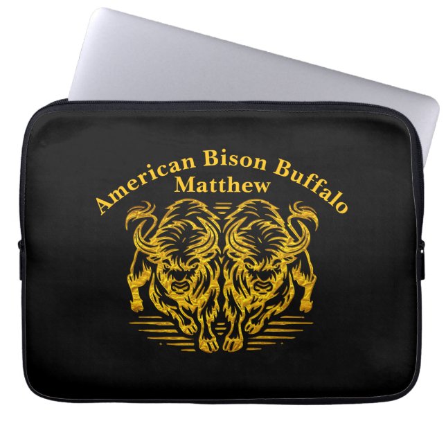 Gouden bizon die over de vlaktes loopt bij zonsond laptop sleeve (Voorkant)