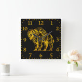 Gouden bizon in astronautenpak dat de ruimte verke vierkante klok (Huis)