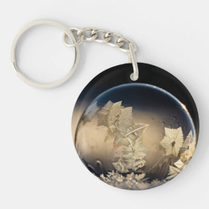 Gouden blad gevulde bubbel in sneeuw sleutelhanger
