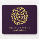Gouden bladeren logo Paarse Gepersonaliseerde jouw Muismat<br><div class="desc">Elegante visitekaartjes voor massagestudio's,  massagetherapie,  spa's of wellnessprofessionals hebben een faux gouden folie rond arrangement van takken en bladeren,  Pas de voorkant aan met twee lijnen aangepaste tekst op een rijke paarse achtergrond met behulp van de sjabloon. Een chique ontwerp voor elke wellness-industrie of holistische gezondheidsgerelateerde beroepen</div>