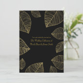 Gouden bladeren op zwarte elegante bruiloft uitnod kaart (Staand voorkant)