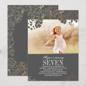 Gouden Bloemen Meisje Foto Verjaardag Uitnodiging (Voorkant / Achterkant)