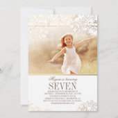 Gouden Bloemen Meisje Foto Verjaardag Uitnodiging (Voorkant)