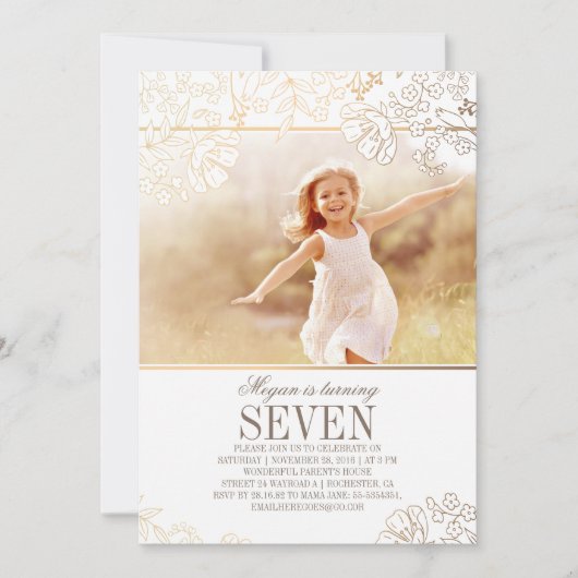 Gouden Bloemen Meisje Foto Verjaardag Uitnodiging (Voorkant)