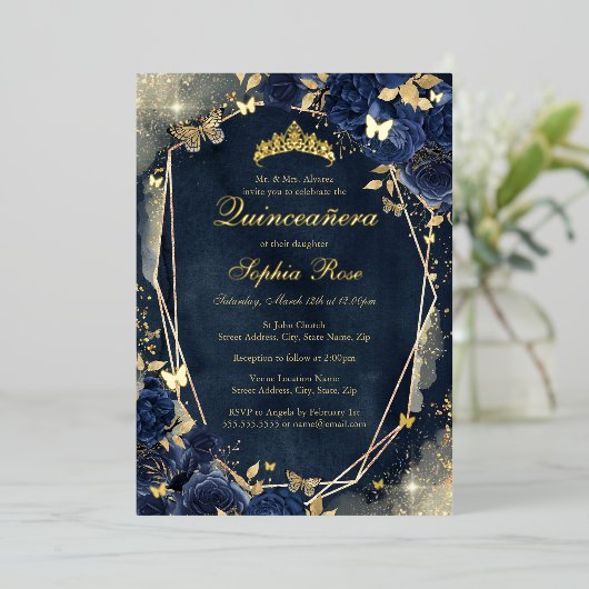 Gouden Bloemen Sparkle Butterfly Navy Quinceanera Folie Uitnodiging (Staand Voorkant)