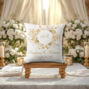 Gouden bloemenlogo met monogram trouwcadeau kussen