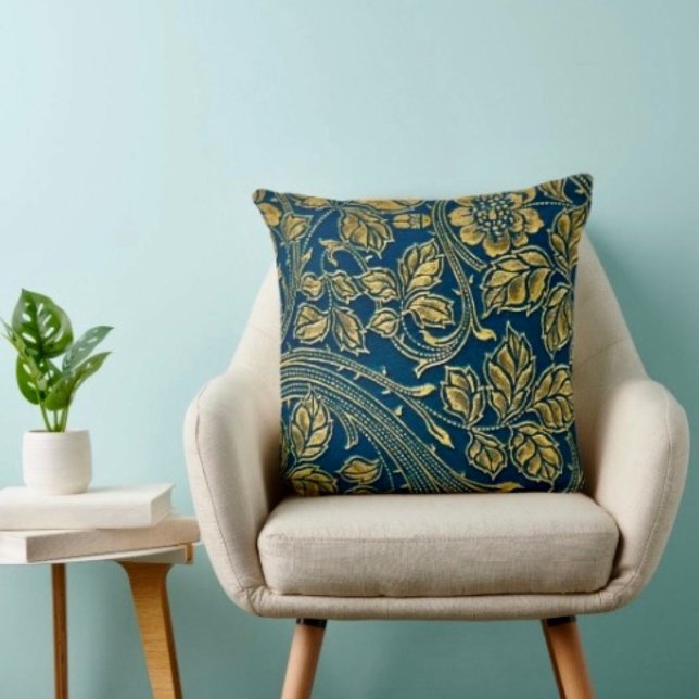 Gouden Bloesem Elegantie Kussen (Throw Pillow 100% polyester heavyweight stretch material. Hidden zipper Made in the USA.
)