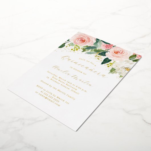 Gouden Blush Roze Bloemen Quinceanera Folie Uitnodiging (Gedraaid)