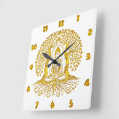 Gouden Boeddha mediteert tussen de bomen Vierkante Klok (Hoek)