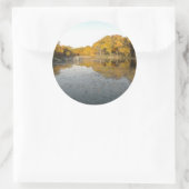 Gouden bomen en vijver ronde sticker (Tas)