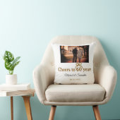 Gouden boog juichen voor 60-jarig huwelijk kussen (Stoel)