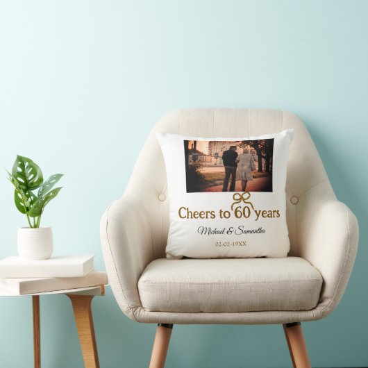 Gouden boog juichen voor 60-jarig huwelijk kussen (Stoel)