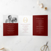 Gouden bordeaux monogram krans toewijding bruiloft drieluik programma (Binnen)