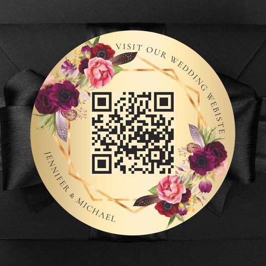 Gouden bordeauxrode bloemen geometrische QR bruilo Ronde Sticker